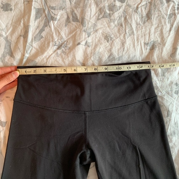 Lululemon 21” Cropped Leggings (US 6) - Picture 5 of 10
